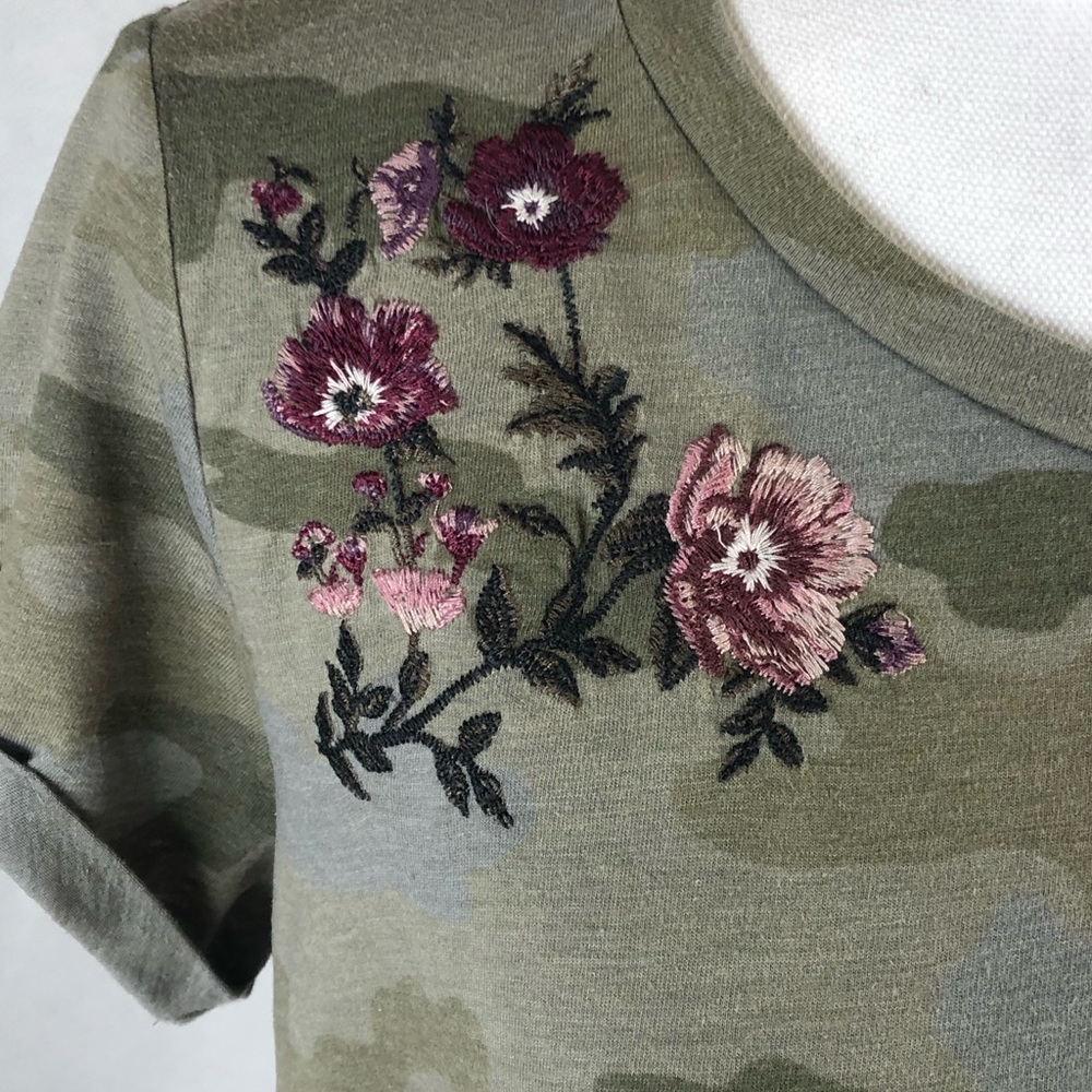 American Eagle Embroidered Camouflaged Tee - Picture 3 of 6
